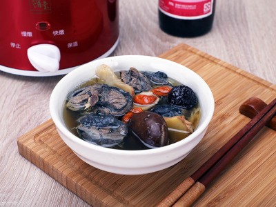 食譜-藥膳養生烏雞湯