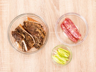 食譜-鹹豬肉+蒜苗香腸