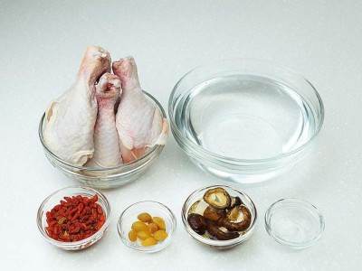 食譜-枸杞雞腿湯