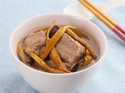 食譜-金針香菇排骨湯
