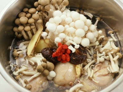 食譜-養生菇菇雞湯